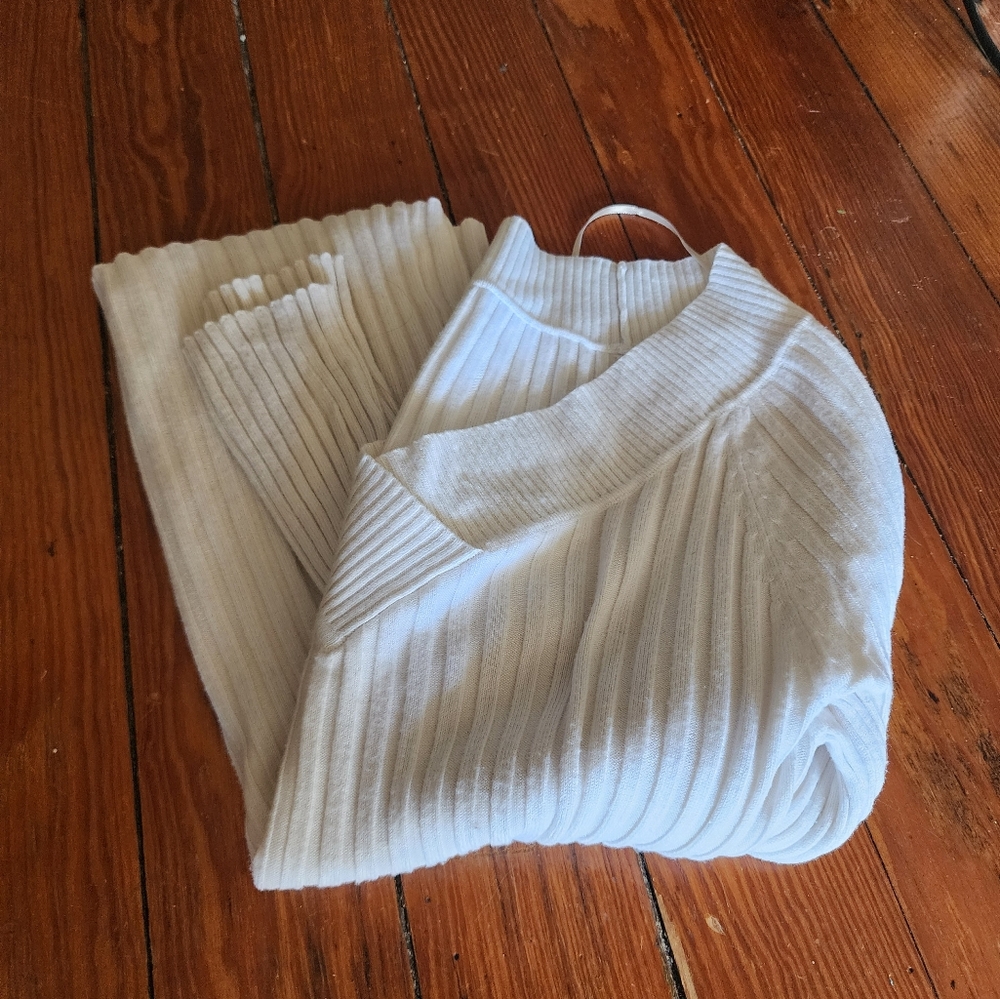 Arkitect V-neck Ribbed Top - Picture 7 of 7